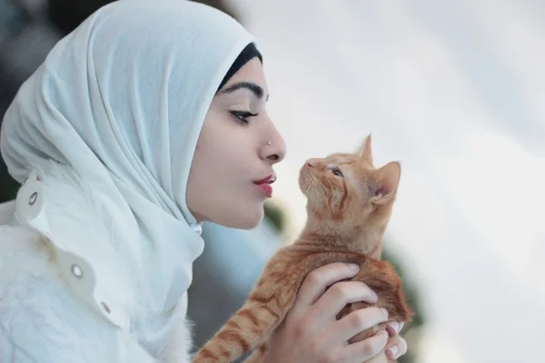 گربه نجس نیست